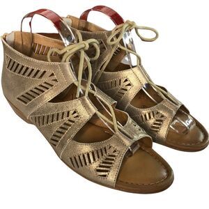 Comfortiva Riley Ghillie Sandal Gold Gladiator Style Pillow Top Footbed Size 10N
